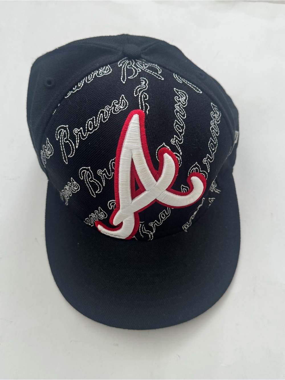 New Era 59FIFTY Atlanta Braves All-Over Script Embroidery Fitted Hat Cap 7 3/8